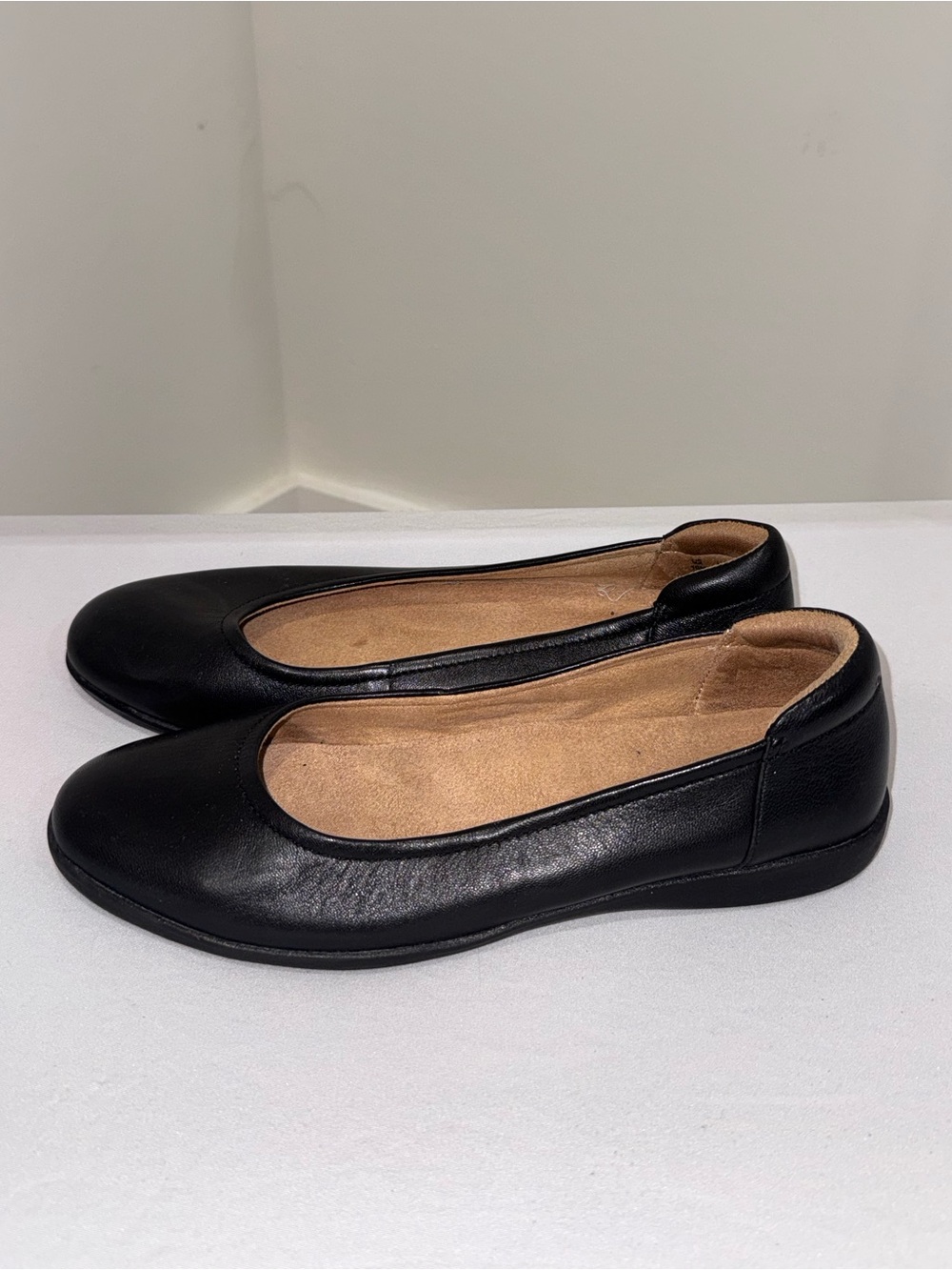 Naturalizer Black Leather Ballet Flats Women’s Size 9